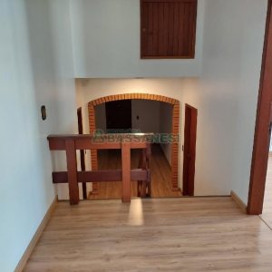 Casa com 260m², 3 dormitórios, 3 vagas, no bairro Santa Catarina em Caxias do Sul para Comprar