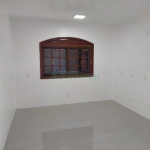 Casa com 260m², 3 dormitórios, 3 vagas, no bairro Santa Catarina em Caxias do Sul para Comprar