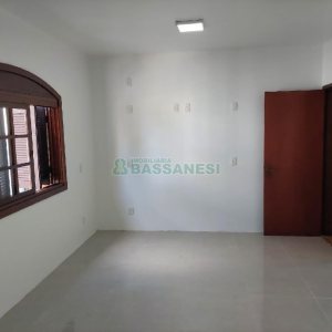 Casa com 260m², 3 dormitórios, 3 vagas, no bairro Santa Catarina em Caxias do Sul para Comprar