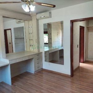 Casa com 260m², 3 dormitórios, 3 vagas, no bairro Santa Catarina em Caxias do Sul para Comprar