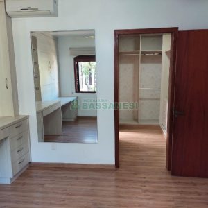 Casa com 260m², 3 dormitórios, 3 vagas, no bairro Santa Catarina em Caxias do Sul para Comprar