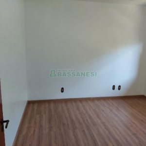 Casa com 260m², 3 dormitórios, 3 vagas, no bairro Santa Catarina em Caxias do Sul para Comprar