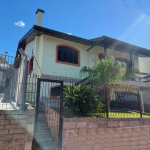 Casa com 260m², 3 dormitórios, 3 vagas, no bairro Santa Catarina em Caxias do Sul para Comprar