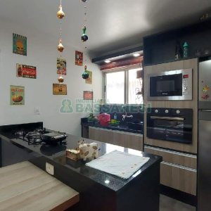 Apartamento com 88m², 3 dormitórios, 2 vagas, no bairro Pio X em Caxias do Sul para Comprar