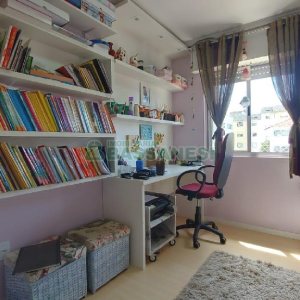 Apartamento com 88m², 3 dormitórios, 2 vagas, no bairro Pio X em Caxias do Sul para Comprar