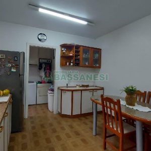 Casa com 340m², 3 dormitórios, 3 vagas, no bairro Panazzolo em Caxias do Sul para Comprar
