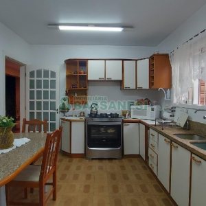 Casa com 340m², 3 dormitórios, 3 vagas, no bairro Panazzolo em Caxias do Sul para Comprar