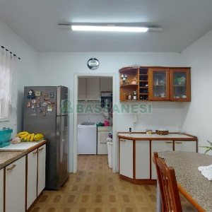 Casa com 340m², 3 dormitórios, 3 vagas, no bairro Panazzolo em Caxias do Sul para Comprar