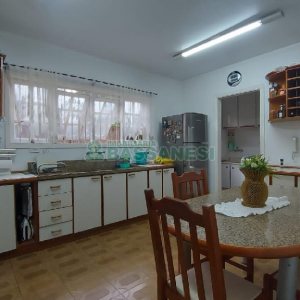 Casa com 340m², 3 dormitórios, 3 vagas, no bairro Panazzolo em Caxias do Sul para Comprar