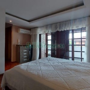 Casa com 340m², 3 dormitórios, 3 vagas, no bairro Panazzolo em Caxias do Sul para Comprar