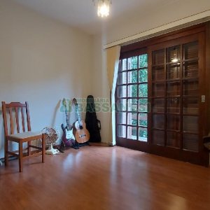 Casa com 340m², 3 dormitórios, 3 vagas, no bairro Panazzolo em Caxias do Sul para Comprar
