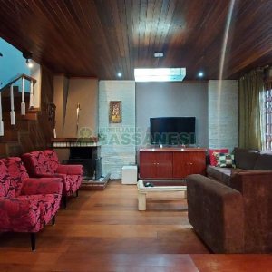 Casa com 340m², 3 dormitórios, 3 vagas, no bairro Panazzolo em Caxias do Sul para Comprar