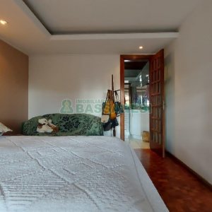 Casa com 340m², 3 dormitórios, 3 vagas, no bairro Panazzolo em Caxias do Sul para Comprar