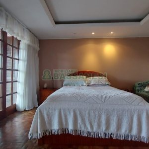 Casa com 340m², 3 dormitórios, 3 vagas, no bairro Panazzolo em Caxias do Sul para Comprar