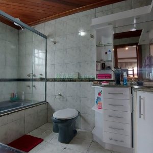 Casa com 340m², 3 dormitórios, 3 vagas, no bairro Panazzolo em Caxias do Sul para Comprar