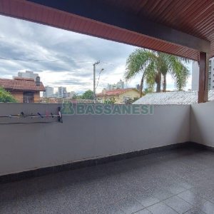 Casa com 340m², 3 dormitórios, 3 vagas, no bairro Panazzolo em Caxias do Sul para Comprar