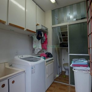 Casa com 340m², 3 dormitórios, 3 vagas, no bairro Panazzolo em Caxias do Sul para Comprar