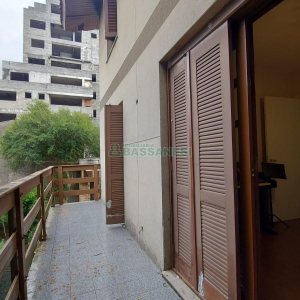 Casa com 340m², 3 dormitórios, 3 vagas, no bairro Panazzolo em Caxias do Sul para Comprar