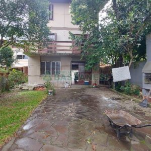 Casa com 340m², 3 dormitórios, 3 vagas, no bairro Panazzolo em Caxias do Sul para Comprar