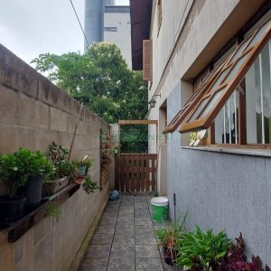 Casa com 340m², 3 dormitórios, 3 vagas, no bairro Panazzolo em Caxias do Sul para Comprar