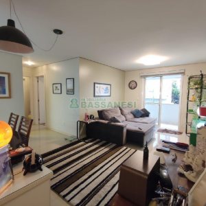 Apto Mobiliado com 86m², 2 dormitórios, 2 vagas, no bairro Cinqüentenário em Caxias do Sul para Alugar