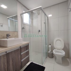 Apto Mobiliado com 86m², 2 dormitórios, 2 vagas, no bairro Cinqüentenário em Caxias do Sul para Alugar