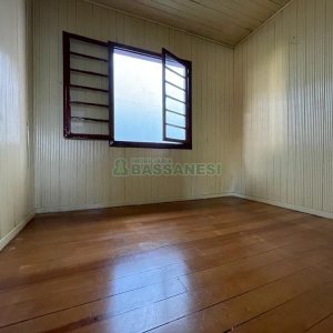 Casa com 180m², 3 dormitórios, 2 vagas, no bairro Rio Branco em Caxias do Sul para Comprar