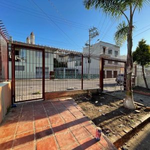 Casa com 180m², 3 dormitórios, 2 vagas, no bairro Rio Branco em Caxias do Sul para Comprar