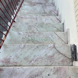 Casa com 180m², 3 dormitórios, 2 vagas, no bairro Rio Branco em Caxias do Sul para Comprar