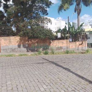 Casa com 187m², 5 dormitórios, 2 vagas, no bairro Pio X em Caxias do Sul para Comprar