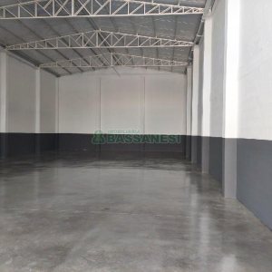 Pavilhão com 319m², no bairro Charqueadas em Caxias do Sul para Comprar