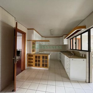 Apartamento com 260m², 2 dormitórios, 2 vagas, no bairro Centro em Caxias do Sul para Comprar