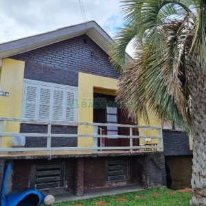 Casa com 180m², 5 dormitórios, no bairro Santa Catarina em Caxias do Sul para Comprar