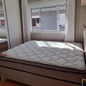 Sobrado com 84m², 2 dormitórios, 1 vaga, no bairro Charqueadas em Caxias do Sul para Comprar