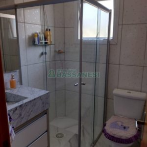 Sobrado com 84m², 2 dormitórios, 1 vaga, no bairro Charqueadas em Caxias do Sul para Comprar