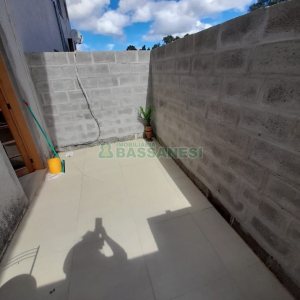 Sobrado com 84m², 2 dormitórios, 1 vaga, no bairro Charqueadas em Caxias do Sul para Comprar