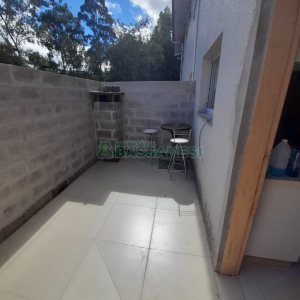Sobrado com 84m², 2 dormitórios, 1 vaga, no bairro Charqueadas em Caxias do Sul para Comprar