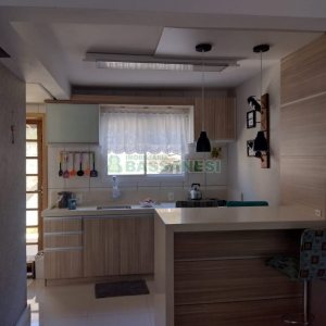 Sobrado com 84m², 2 dormitórios, 1 vaga, no bairro Charqueadas em Caxias do Sul para Comprar