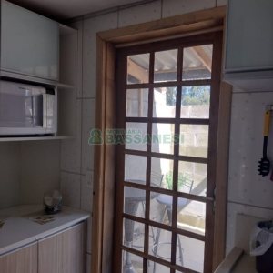 Sobrado com 84m², 2 dormitórios, 1 vaga, no bairro Charqueadas em Caxias do Sul para Comprar