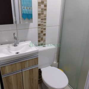 Sobrado com 84m², 2 dormitórios, 1 vaga, no bairro Charqueadas em Caxias do Sul para Comprar