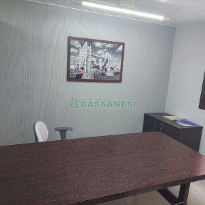 Loja com 129m², no bairro Cinqüentenário em Caxias do Sul para Comprar