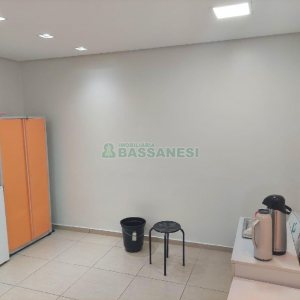 Loja com 129m², no bairro Cinqüentenário em Caxias do Sul para Comprar