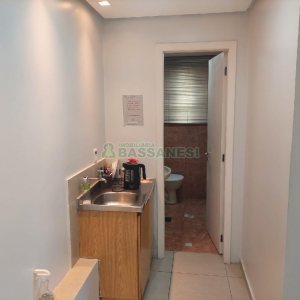 Loja com 129m², no bairro Cinqüentenário em Caxias do Sul para Comprar