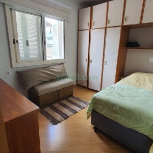 Sobrado com 94m², 2 dormitórios, 2 vagas, no bairro Santa Lúcia em Caxias do Sul para Comprar