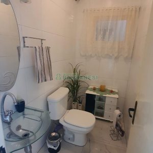 Sobrado com 94m², 2 dormitórios, 2 vagas, no bairro Santa Lúcia em Caxias do Sul para Comprar