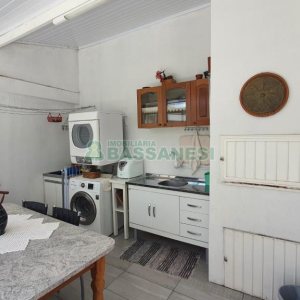 Sobrado com 94m², 2 dormitórios, 2 vagas, no bairro Santa Lúcia em Caxias do Sul para Comprar
