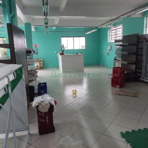 Loja com 211m², no bairro Kayser em Caxias do Sul para Alugar