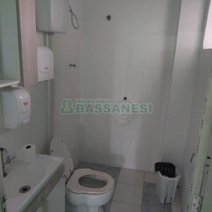 Loja com 211m², no bairro Kayser em Caxias do Sul para Alugar