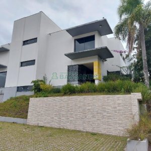 Predio com 580m², 4 vagas, no bairro Planalto em Caxias do Sul para Alugar ou Comprar