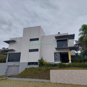 Predio com 580m², 4 vagas, no bairro Planalto em Caxias do Sul para Alugar ou Comprar